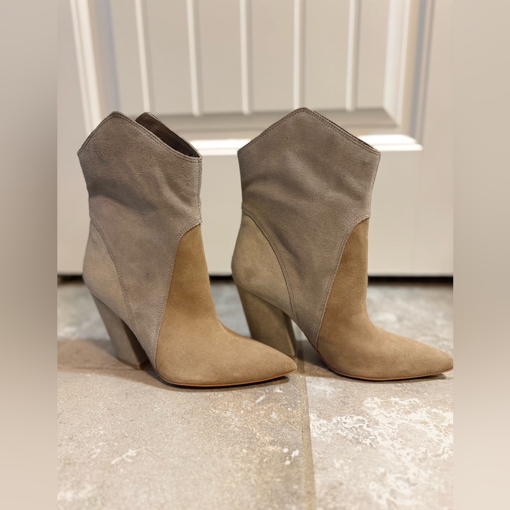 *NWOT* Dolce Vita V-Nestly Ankle Boots
